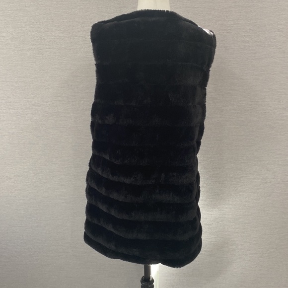 AMISU Faux Fur Vest - Picture 4 of 6